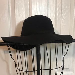 💣Sexy Black Felt Hat💣 - Excellent Condition